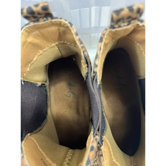 Wonderly Wendalynn Booties, color brown, size 8M - Picture 3 of 9